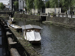 栃木駅から徒歩10分程度にある
蔵の街遊覧船乗り場です。