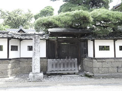 現在は岡田記念館として公開されている
畠山陣屋跡です。
ここも外から眺めただけですが……。
