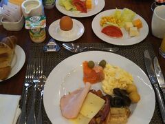 ホテルの朝食
食べすぎー！