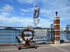 お腹も満腹になりコースのメインとも言える横須賀軍港巡りです。船の乗り場まで腹ごなしに歩きます、といっても１０分足らずで到着