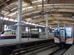 高架ホームにJR世代車両が並ぶ。ちょっとしか来たことがない新潟駅ですが、本当に変わりましたねえ。

