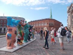 ドーマ広場に来たら・・・、
なんじゃこりゃ～(ﾟДﾟ)ﾉ