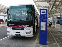 空港から小倉駅までは、西鉄バスのエアポートバスを利用。PASMOも使えます。満席で出発。