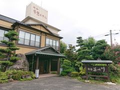 宿に到着！！
後ろのホテルの看板が紛らわしいですが･･･
泊る所は“笛吹川”旅館です！