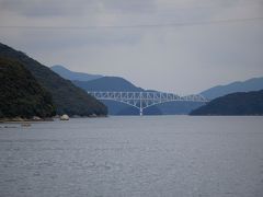 若松島と中通島に架かる若松大橋が見えてきました。