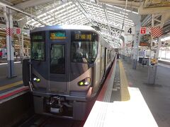 ここから乗るのは、日根野行きの区間快速。
快速電車は環状線から直通してくるが、区間快速は天王寺始発。