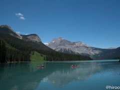 次に訪れたのはエメラルド湖。その名の通りエメラルド・グリーンの湖水をたたえた湖です。