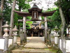 宮本武蔵駅から歩いて、武蔵生誕の地にある名所を巡ることにしました。武蔵史料館の前に位置するのが讃甘神社で、古くは実近山に建っていたそう。