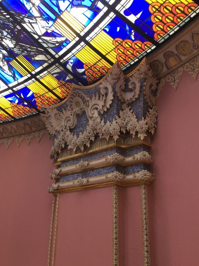 天井画が間近です。折角だから階段で上ります。