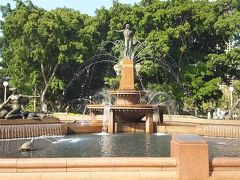 銅像がたくさんある噴水です
ハイドパークは町の中にあるため通勤の際にも使われているようです