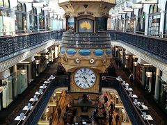 クイーンビクトリアビルディングに着きました
これは有名な大きな時計です