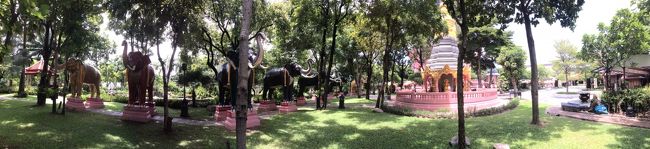 庭園を廻ります。