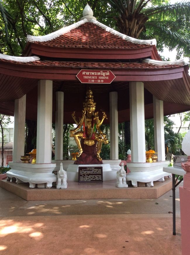 庭園を廻ります。