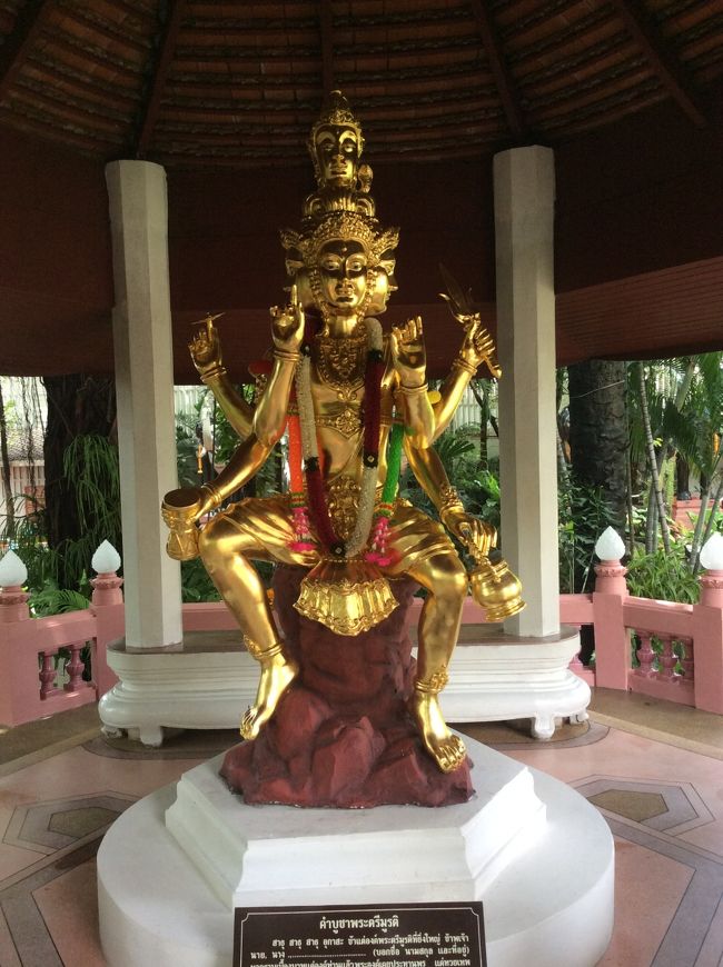 庭園を廻ります。