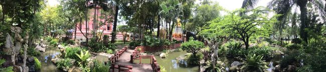 庭園を廻ります。