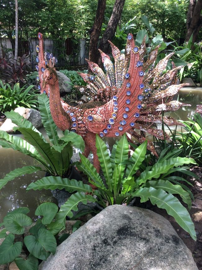 庭園を廻ります。