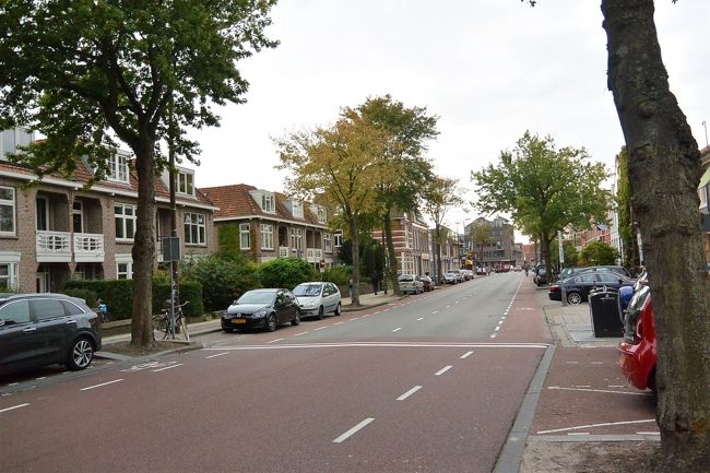 アルクマール駅前の通り。