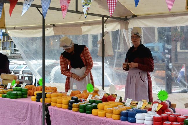 チーズ市の会場Waagplein（計量広場）の出店。