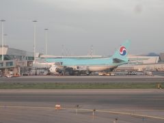 13時間のフライトも終わりローマフミチーノ空港に到着です。
大韓航空の新しいジャンボ747-8発見です。ローマ線に使われていると知りませんでした。