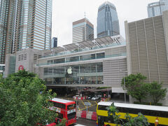 アップルストアがありました。
中には人がいっぱい。