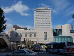 徳島駅

今日の宿泊は、駅直結の
ホテルクレメント徳島