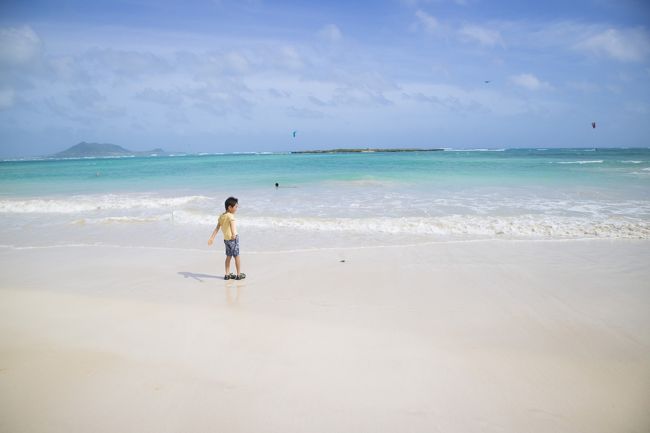 <br />駐車場があったりシャワーブースがあったりして、ラニカイ・ビーチよりも整備されています。ラニカイ・ビーチのほうが視界に入る島などが少ない印象です。<br />ちなみに息子は大はしゃぎでした。