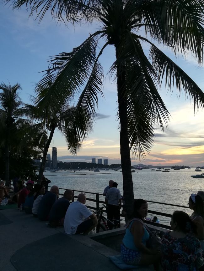 黄昏時は、ロマンチックです。