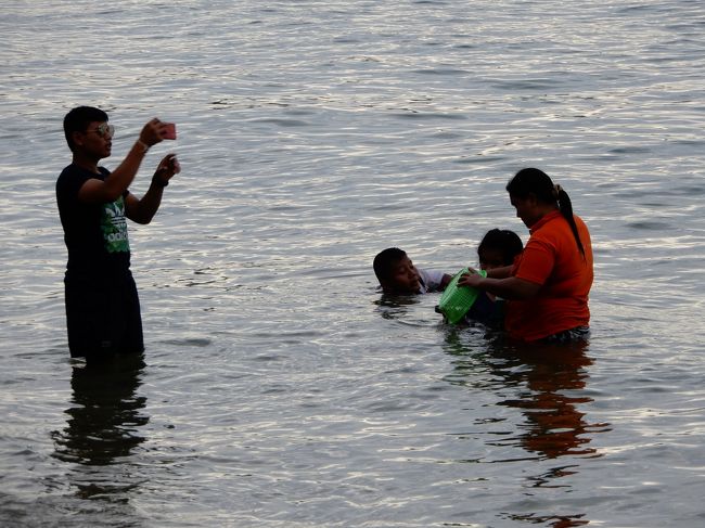 nice family. 素敵なご家族。パパがワンショット。