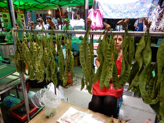 市場にて。サヤエンドウ？