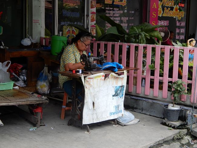 昔懐かし路地の光景