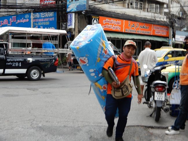 セールスボーイ。暑い中、ご苦労様。