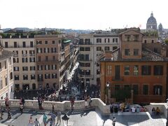 トリニタ・ディ・モンティ教会では、苦手な英語で全力で会話したので、教会の外に出たら、どっと疲れがでました。

疲れを癒すには甘いものだ。甘いものといえばジェラート。

というわけで、去年食べて感動的に美味しかった「チャンピーニ」のジェラートを堪能し、ローマ観光1日目を終えました。