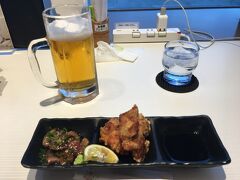 あ～スッキリした！

という事で、空港レストランにて落ちつく為の一杯。
あ、そういえば今日のホテルどうしよ？
別府の温泉っていうのもあるけど結構高いんだよね。なんで大分市内のビジネスホテル素泊まりプランで検索し、楽天トラベルにて寝床Get!

これで安心して飲めます。