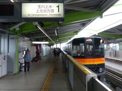 立飛駅に着きました。
立川北駅からは2駅、4分ほどの乗車時間です。