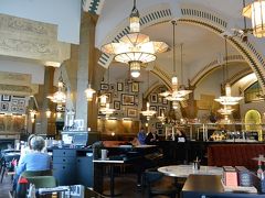 『Cafe American（カフェ・アメリカン）』

アールデコの内装が素晴らしく、文化財にも指定されているそう。