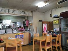 海洋食堂という名前とＣＡさんの紹介ということで、勝手におしゃれなお店を想像していましたが、普通の街中の食堂に働いてらっしゃるのはベテランの方々でした(^^ゞ