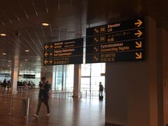 確か、コペンハーゲン空港。デンマーク語・英語・日本語・中国語表記があって驚いた。10年前こんな言語たくさんあったのでしょうか？覚えてないなぁ・・・
