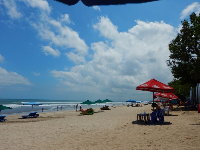 買い物のあとはまたもクタビーチへ。