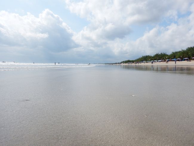 クタビーチの海水、めっちゃキレイ。