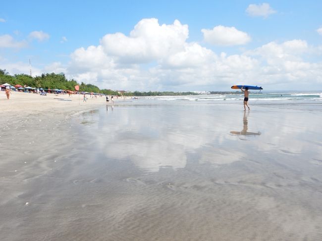 砂も細かくて、裸足で全然遊べる。