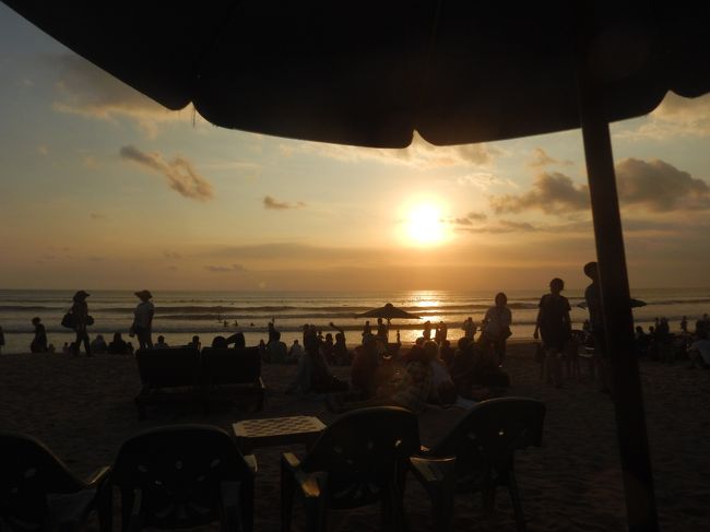 いっぱい遊んで気が済む。<br />お店のお兄さんが、待ってる間夫に<br />お兄さん「奥さん泳ぐの好きだねー」<br />夫「うん、泳げないけどね」<br />お兄さん「ふーん」<br />全然うけなかったらしい(笑)<br />