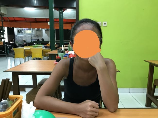 顔はちょっとヤバイから消したけど、<br />焼け具合仕上がった。<br />今年６月から曇りでも公園で焼いて、<br />時代に反して努力した甲斐があった。<br />30過ぎてこれはヤバイかもだけど、<br />白肌に飽きちゃったからな。<br />焼いてから着る服の選ぶ色が変わって、<br />この夏はとても楽しかった。<br />それを許してくれる夫に感謝。<br />夫も負けじと焼いてたけども。