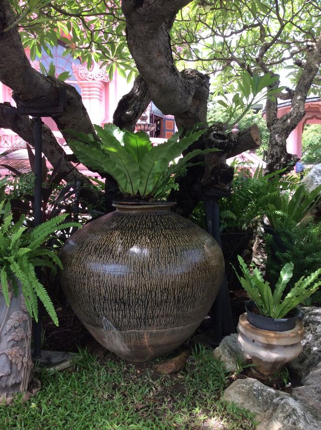 庭園を廻ります。