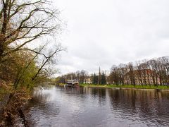 エストニア国立博物館より数分歩いてタルトゥ市街地を流れるエマヨギ川まで戻ってきた。