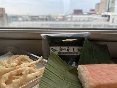 富山駅のきときと市馬とやマルシェで夕食を調達。ホテルの部屋で食事。