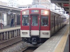 伊勢市駅から近鉄の普通電車に乗って斎宮駅に向かいます。