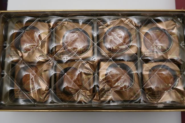 箱を開けるとしっかり崩れないようになっています。