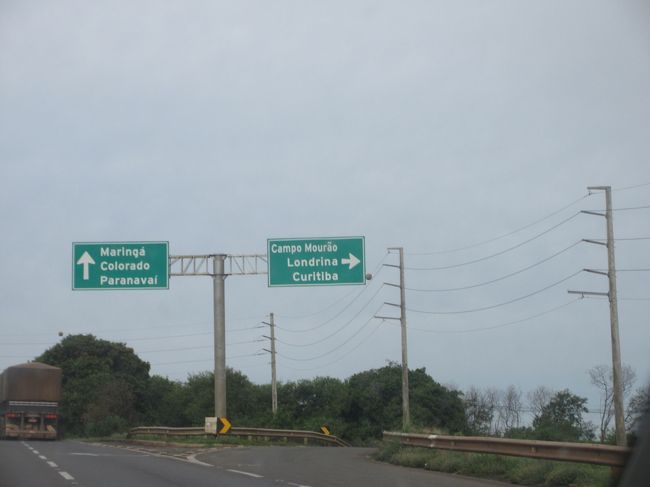 ロンドリーナ＆クリチバは右へ<br />　マリンガー＆パラナヴァイーは真っ直ぐ<br /><br />