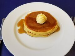 成田空港に集合～ お腹すいたね！とまずはホットケーキ
熱々で美味い
何だかんだ喋ってるうちに あっという間に時間は過ぎる
さすが団体(笑)