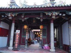 【祀典武廟】赤嵌楼のすぐ近くに祀典武廟はあります。
　三国時代の関羽と息子さんの関平さんが祀られています。横浜中華街や神戸にある関帝廟のひとつです。